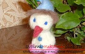 Felting a Christmas snowman with his own hands is a technique of wet and dry felting. Photo №5
