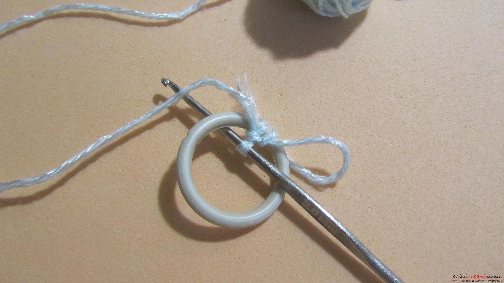 Denne mesterklasse vil lære dig at lave smykker selv, en hjemmelavet halskæde kan hækles. Foto # 2