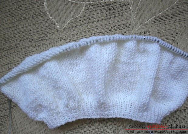 How to tie berets with knitting needles, detailed photos and job description, several models with a delicate and dense pattern, knitting on circular, stocking and regular knitting needles. Photo №8