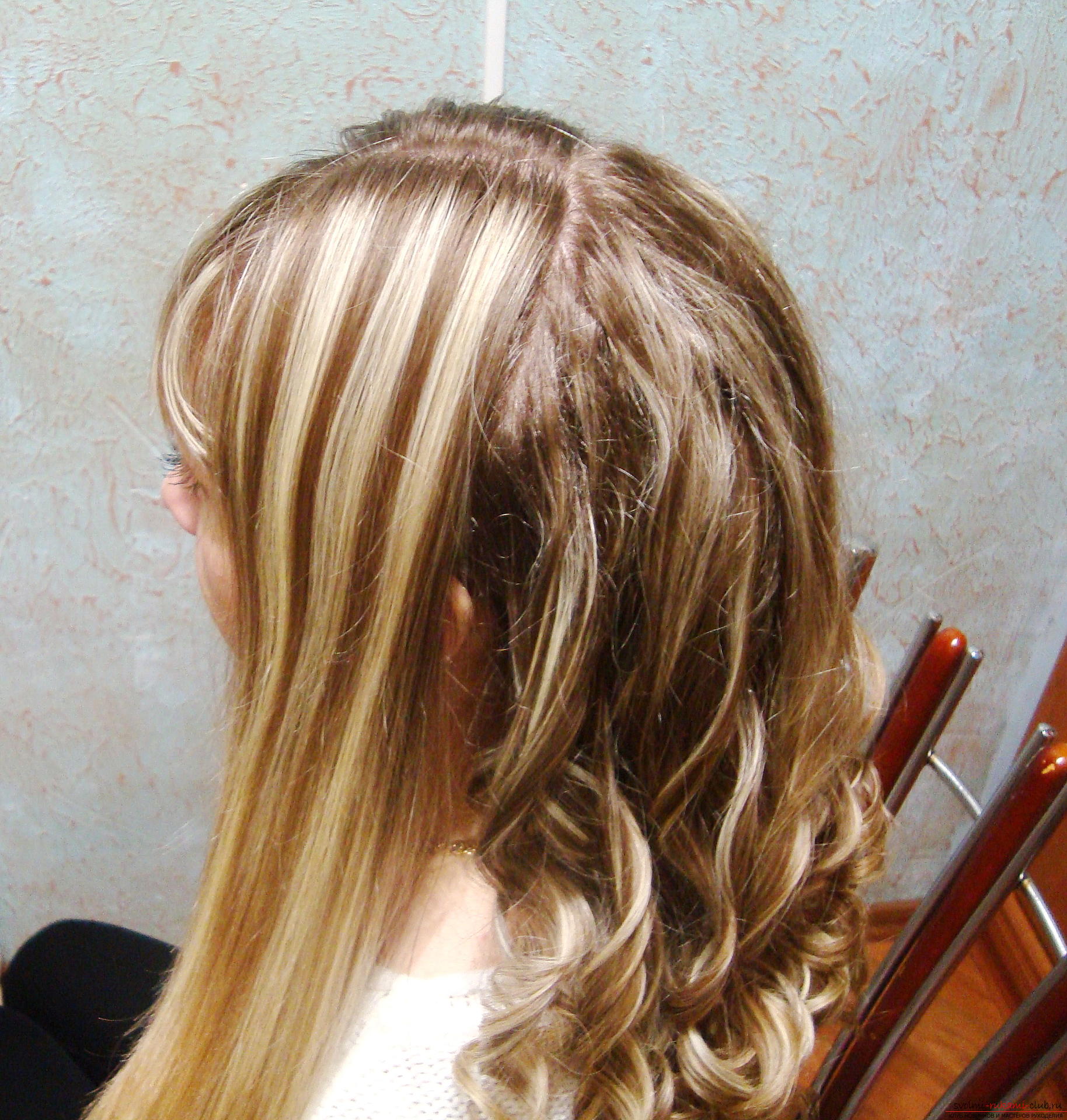 How to create a beautiful and festive hairstyle for a girl with long hair. A detailed master-class with step-by-step photos will help to create a voluminous hairdress for the New Year at home. Photo number 15