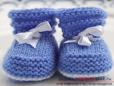Beautiful booties for knitting with two spokes. Photo №1
