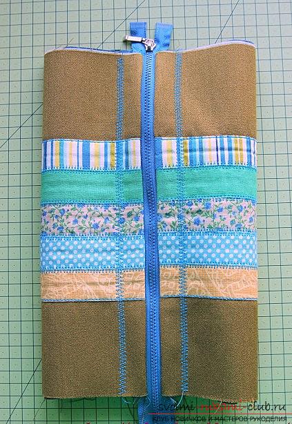 A spacious cosmetic bag sewn in the technique of patchwork sewing. Photo Number 22