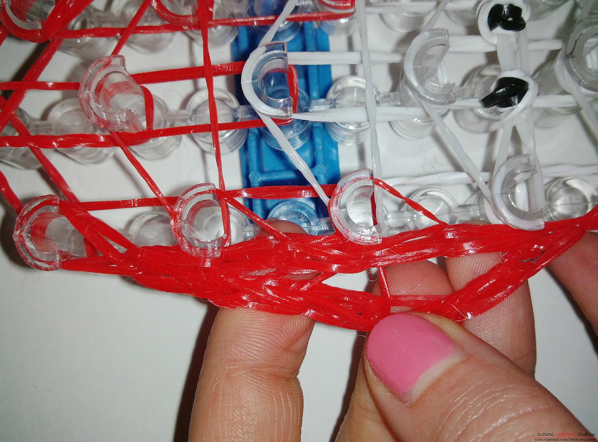 This master class of weaving from rubber bands will teach how to spin the figure of Ronald McDonald. Photo number 20