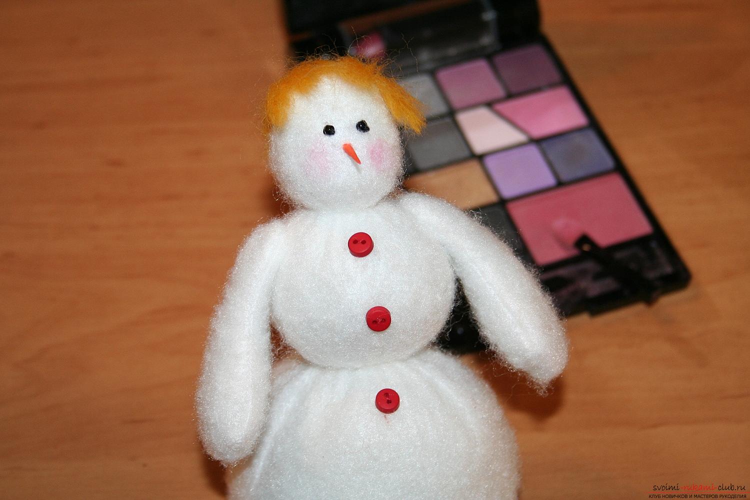 A detailed master class will show you how to make your own hands a New Year's hand-made snowman. Picture №33