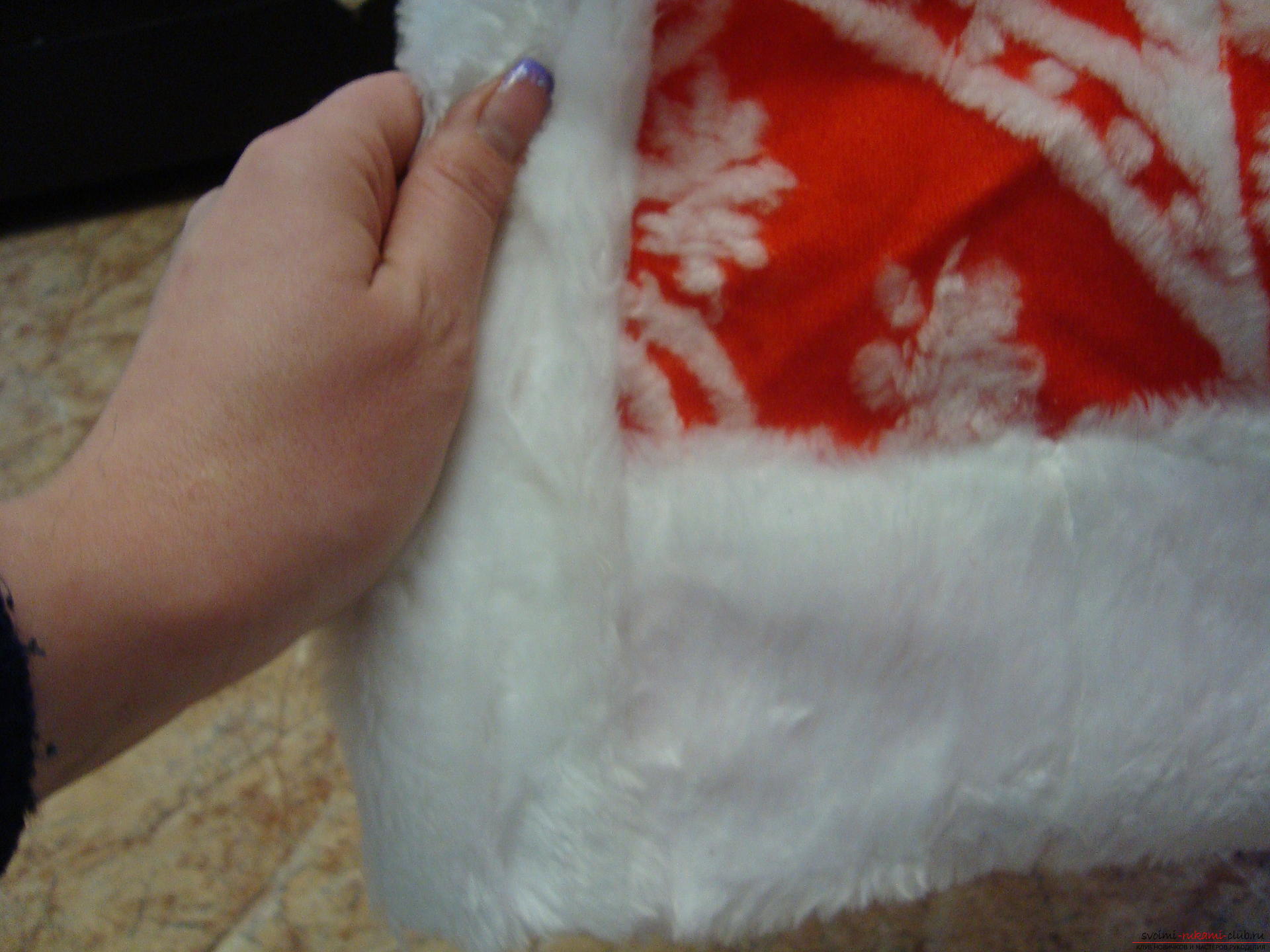 Photo at the lesson on the creation of Santa Claus costume. Photo №8