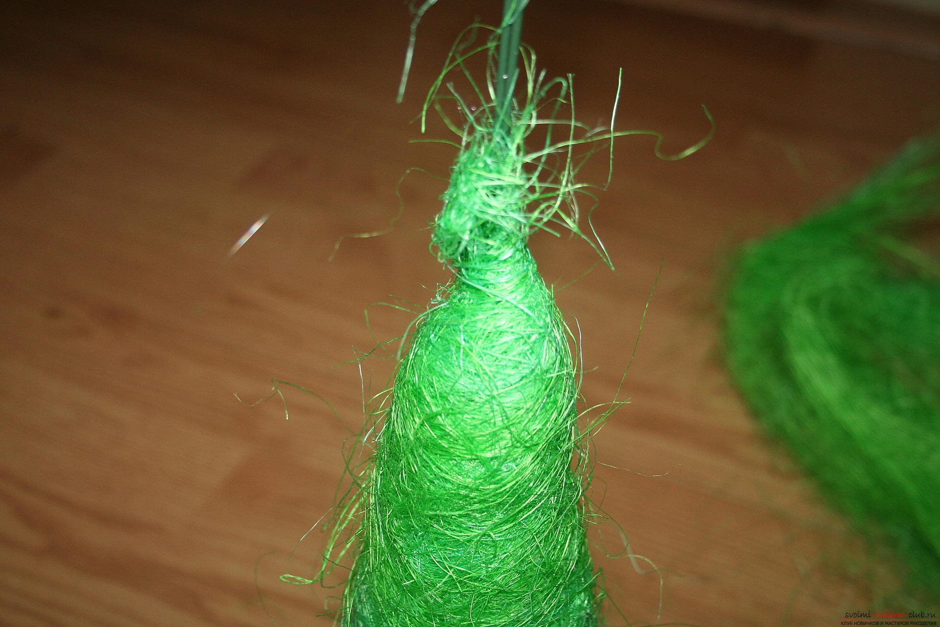 The master class will teach you how to make your own hands a New Year tree from sisal. Photo №8
