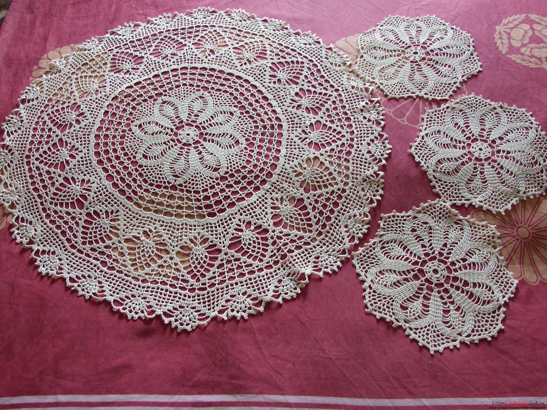 Openwork round tablecloth and napkins. Picture №3