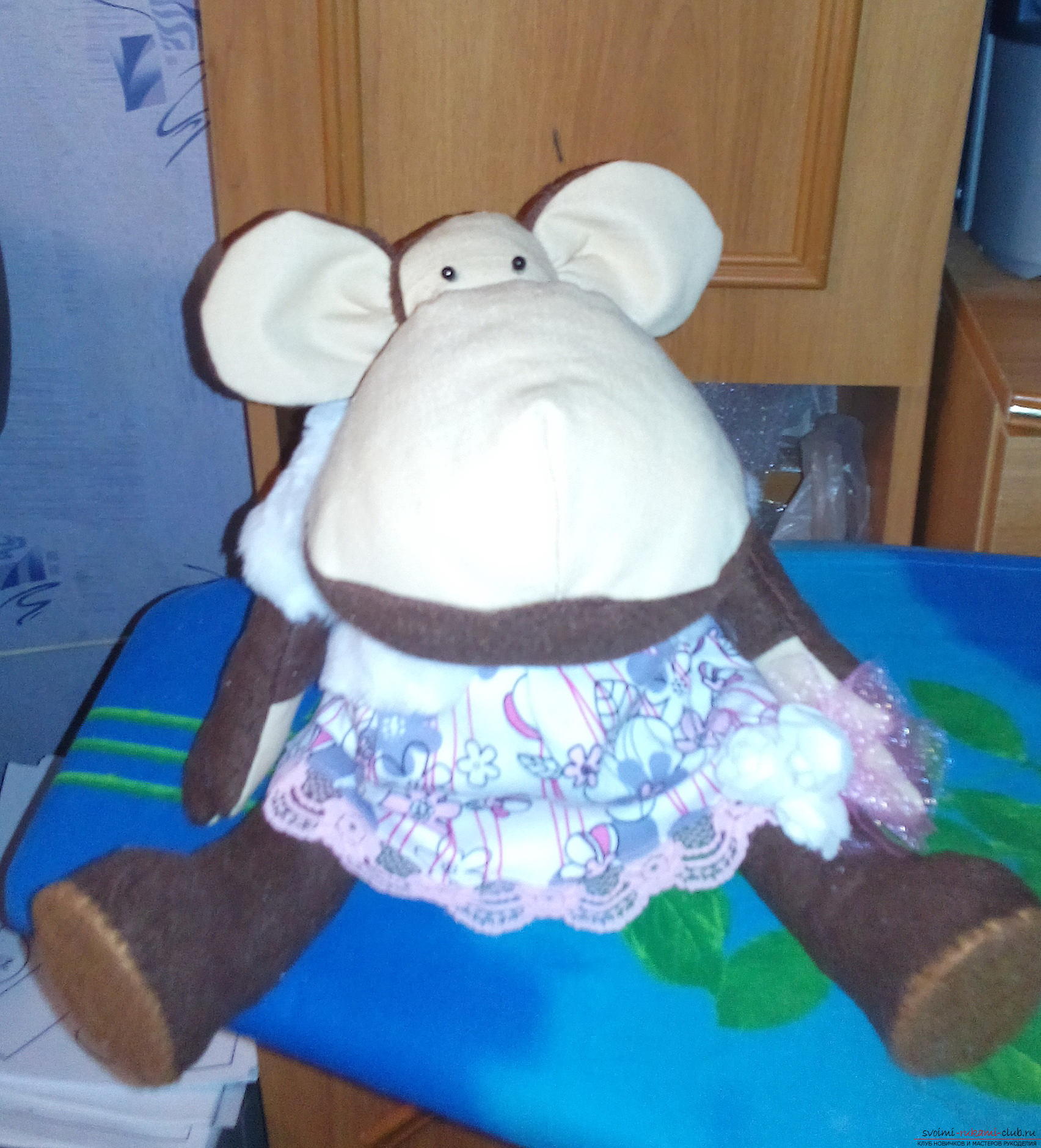 As a gift for the New Year 2016, I decided to sew a difficult monkey, and create a toy in the style of a tilde .. Photo # 1