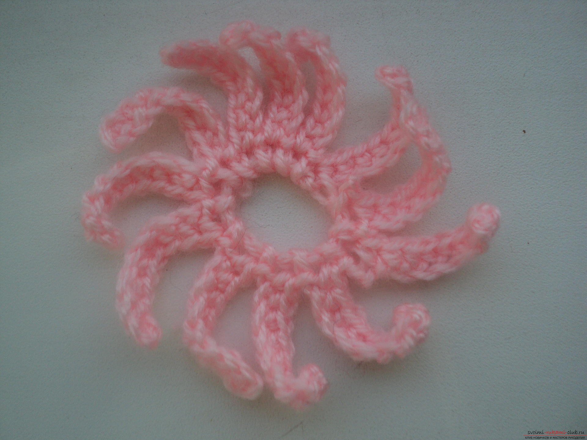 This detailed master class crochet curly volumetric colors will teach how to tie a hair band with your own hands .. Photo # 7