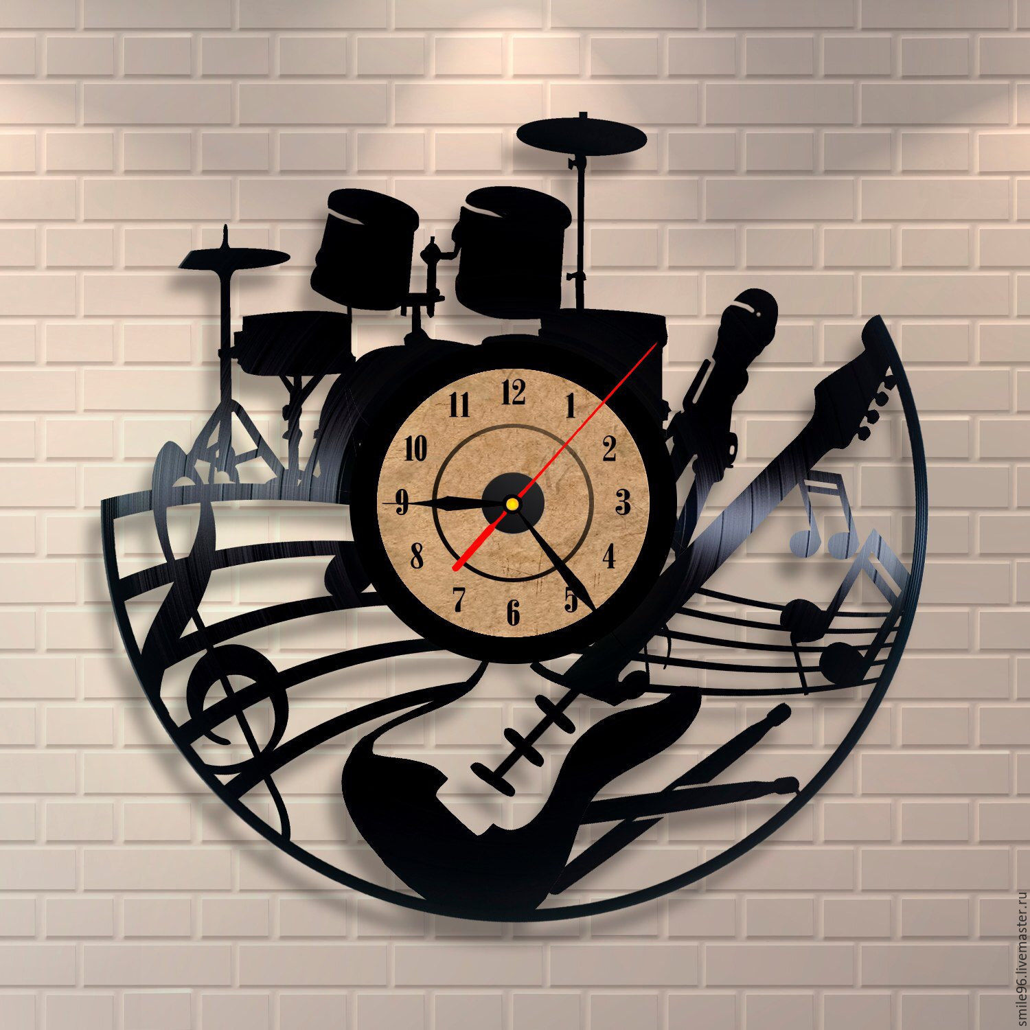 Clock from vinyl records with own hands