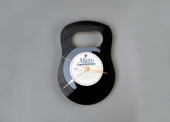Clock from vinyl records with own hands