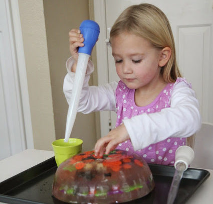 Dan om het kind te bezetten. Kinderen spelletjes en ambachten wanneer ouders bezig zijn