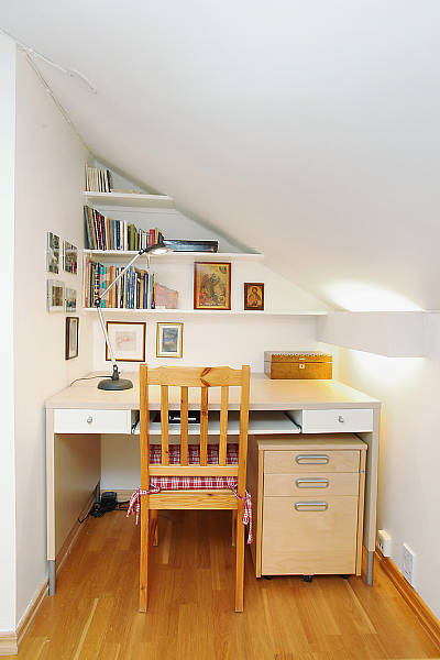 kompaktní domácí kanceláře v malých bytech-17