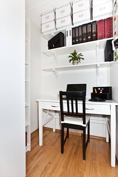 compact-home-offices-in-small-apartments-19