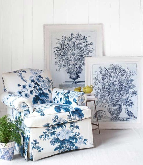 Floral prints in white and blue