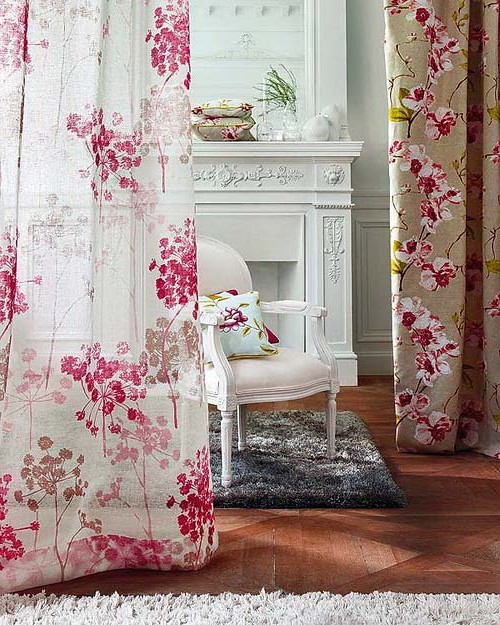 White and pink: how to use a floral print in the interior