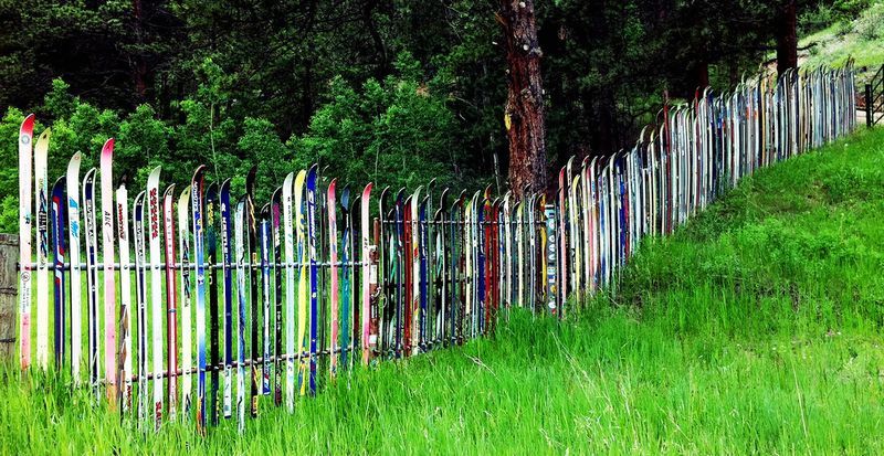 a fence of skis with your own hands
