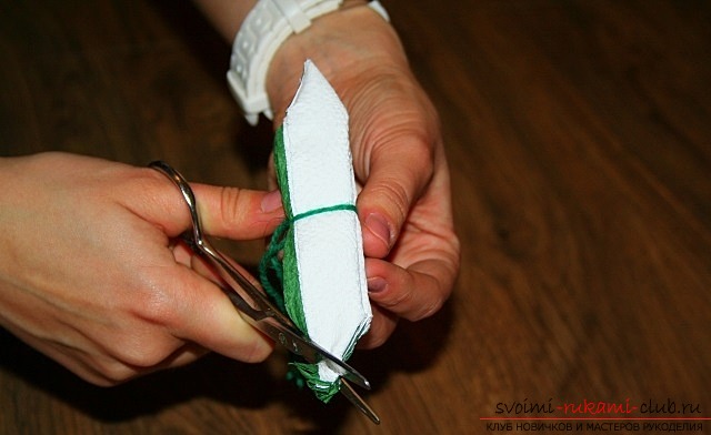 The process of creating an original Christmas tree with your own hands in pictures. Photo №7