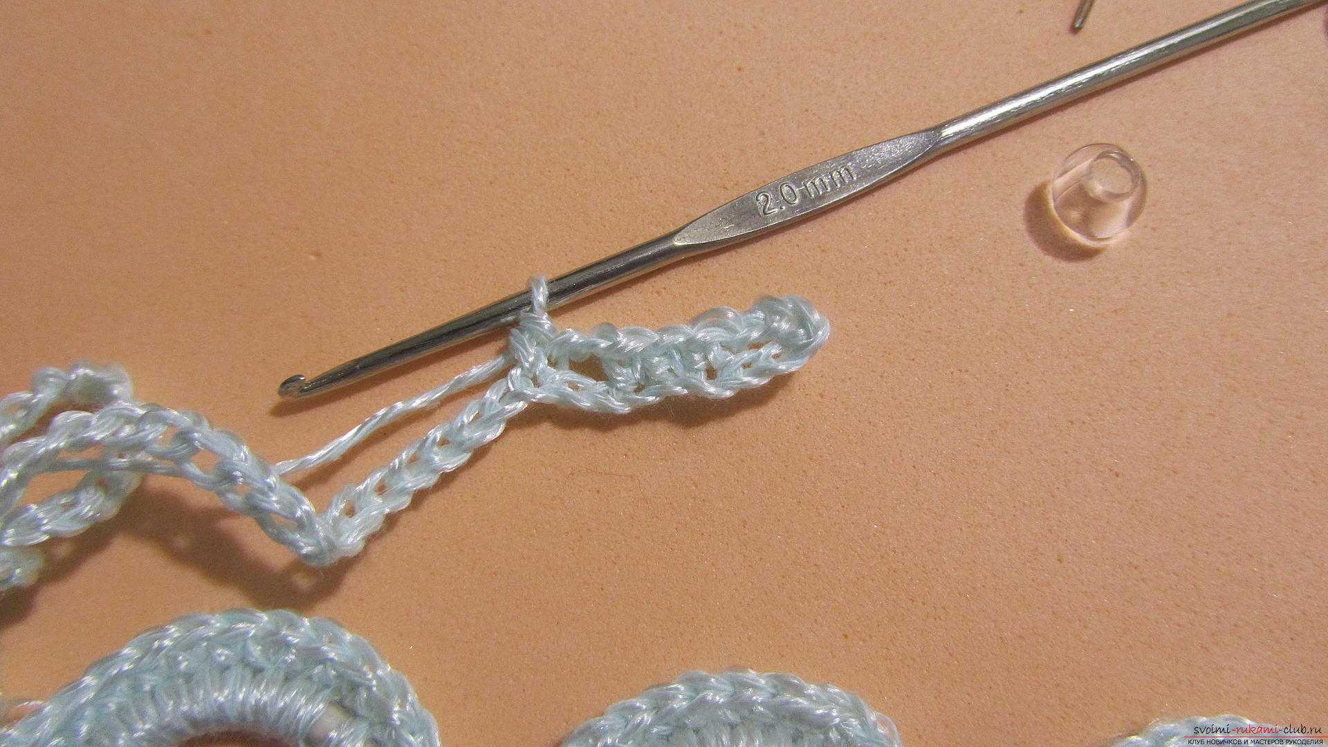 Denne mesterklasse vil lære dig at lave smykker selv, en hjemmelavet halskæde kan hækles. Foto №28