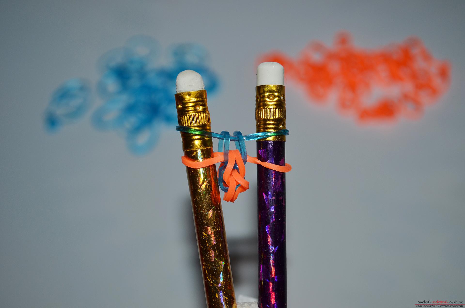 Photo to the lesson on making a bracelet from colored rubbery "Fish tail" on pencils. Photo №13