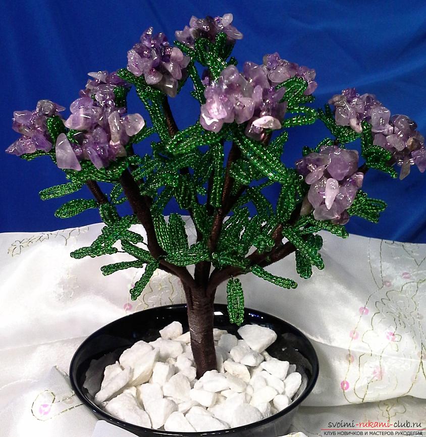 A tree made from natural amethyst and green beads. Photo №1