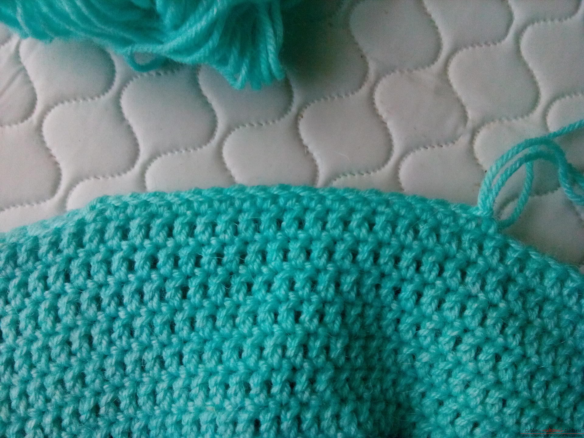 Step-by-step description and photo of the crochet crochet kit for the boy from the cap and scarf. Photo №7