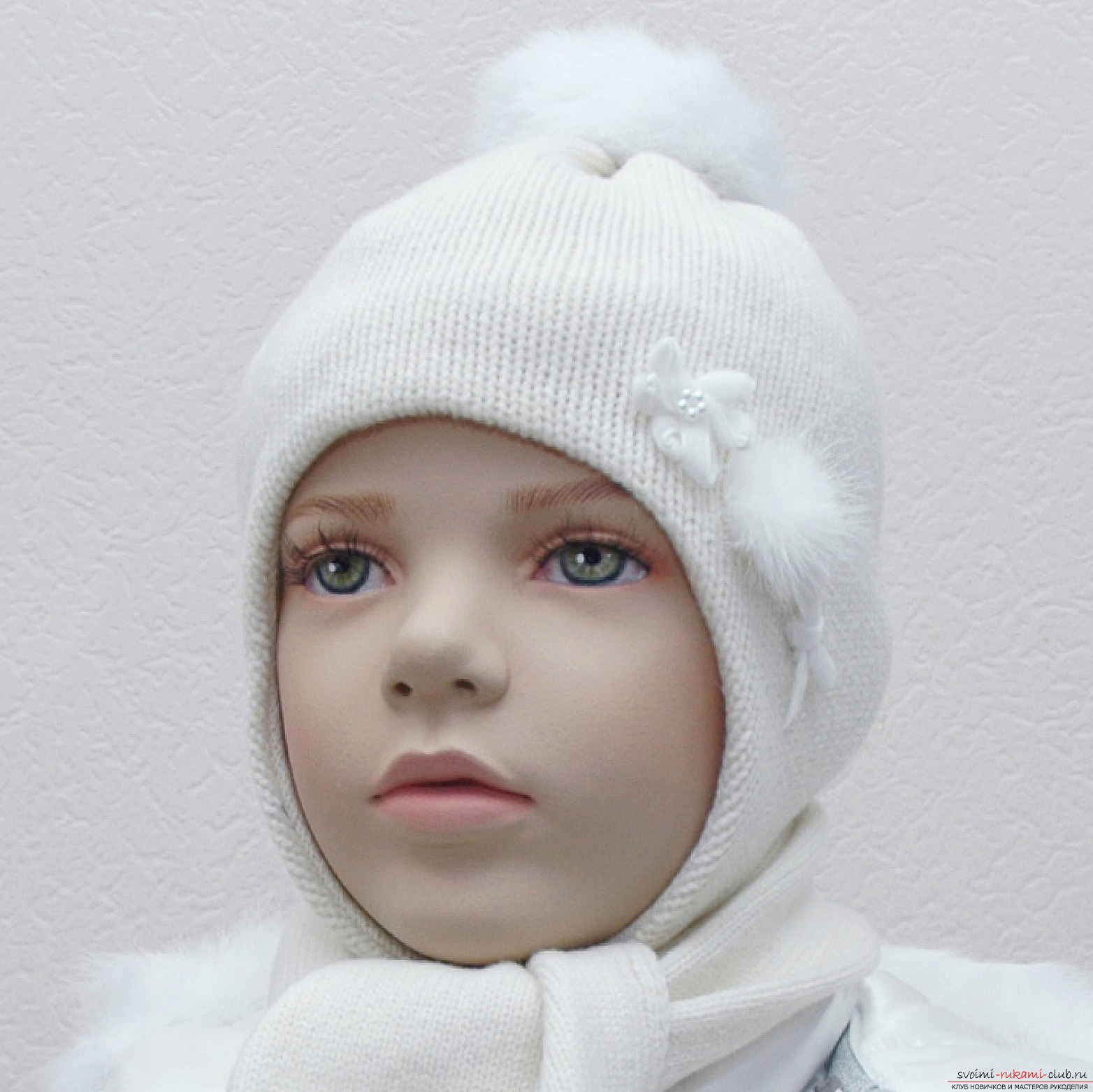 a knitted cap with a pompon. Photo №1