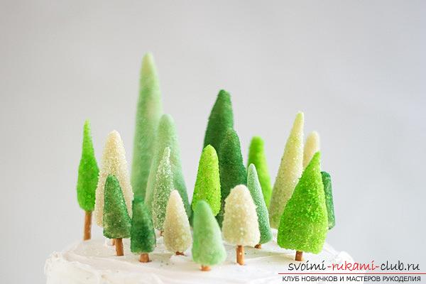Decoration of the New Year's table, ideas and master classes on the creation of ornamental Christmas trees from marzipan and paper for decorating New Year's desserts .. Photo №1