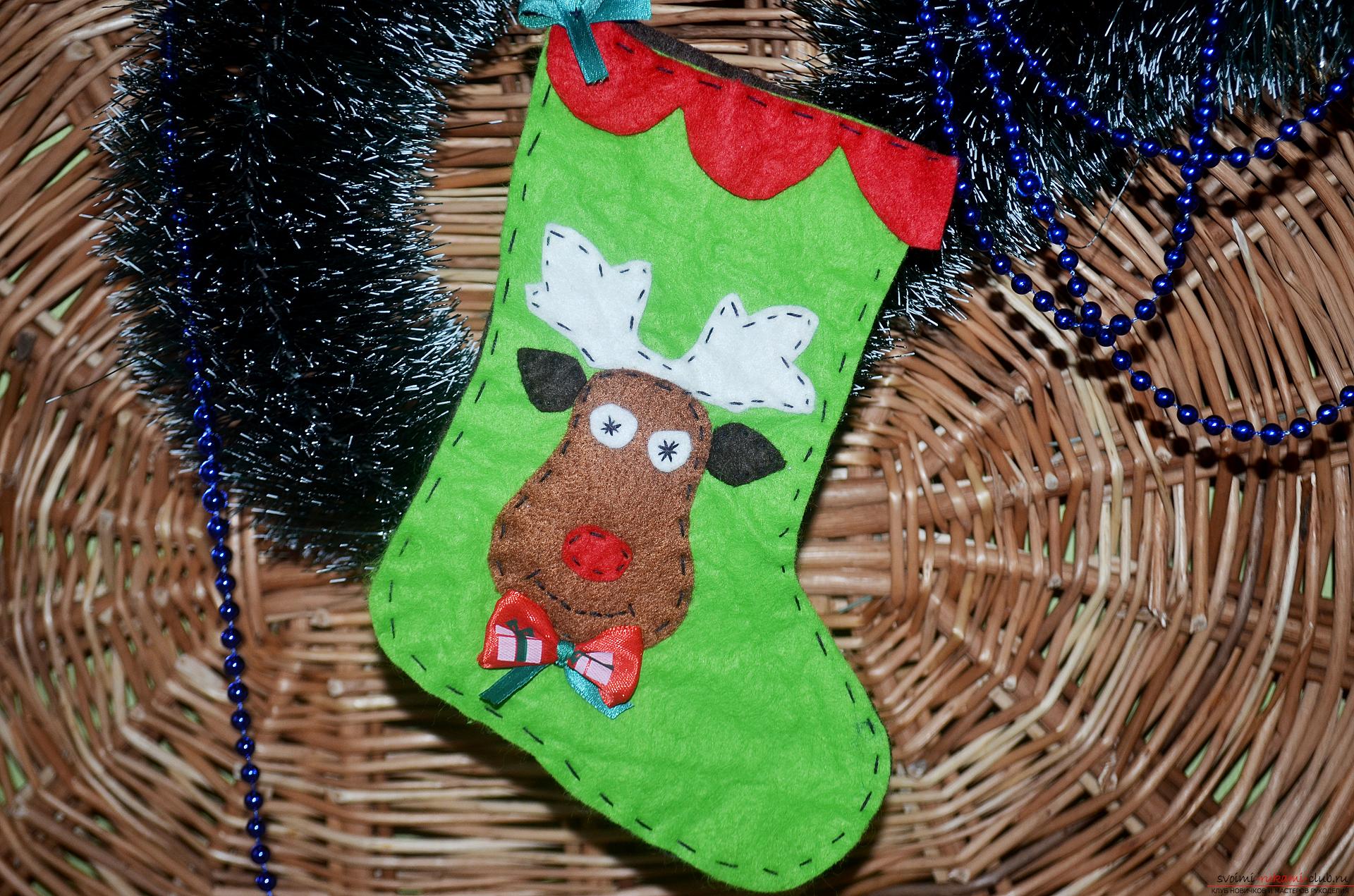 In the New Year 2016 you need to decorate the Christmas tree with a special New Year toy, such as a Christmas boot. New Year's hand-made articles are made of simple felt. Photo №11