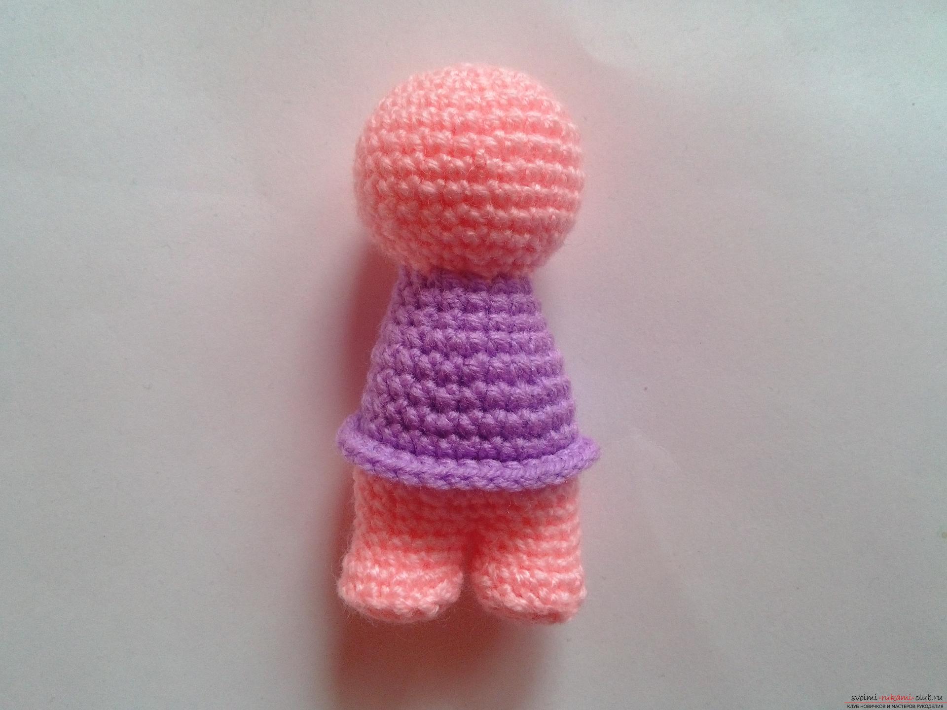 A master class with a photo and a step-by-step description will teach how to tie an amigurumi crochet toy. Photo №5