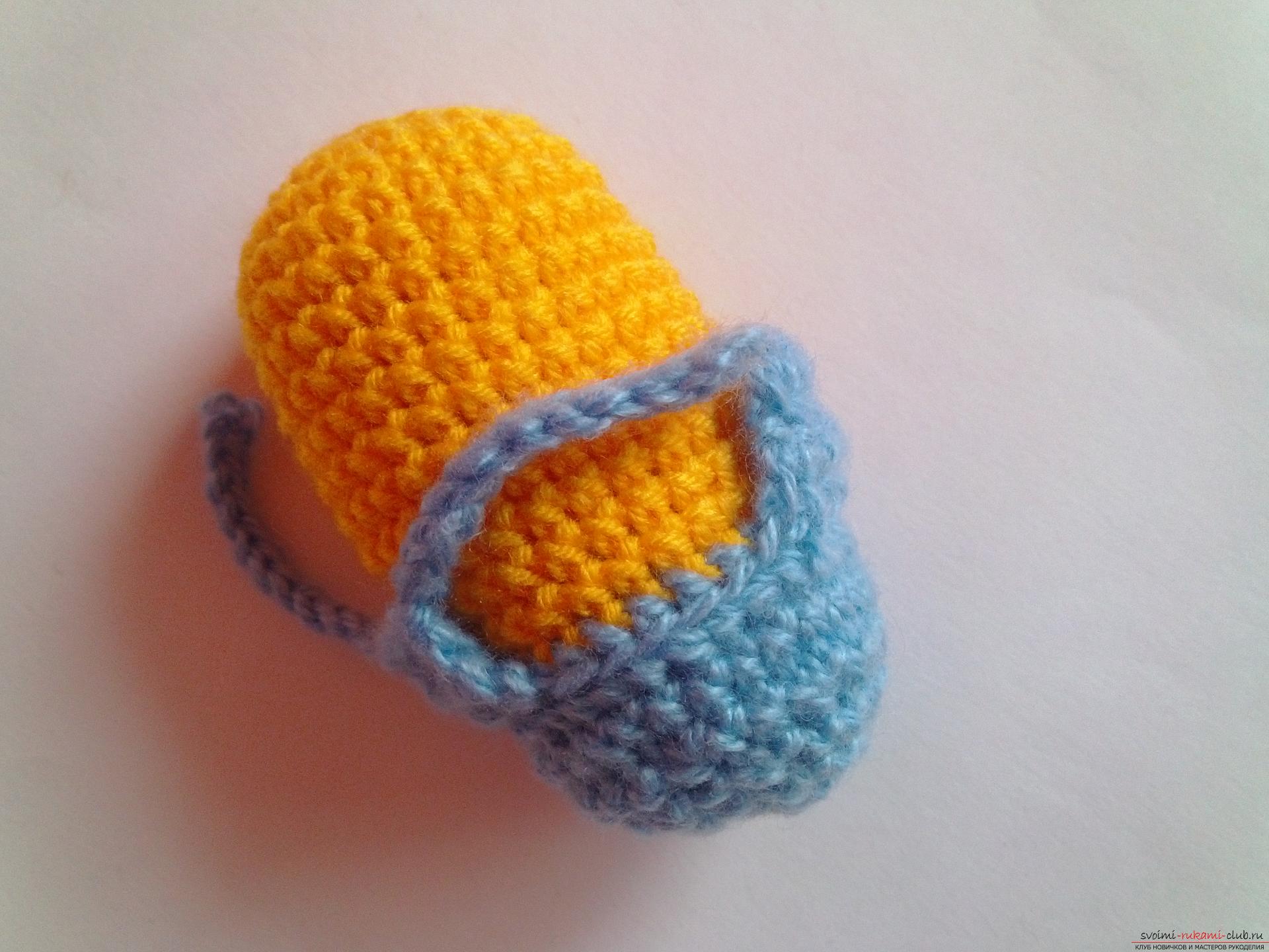 A master class with detailed photos and a step-by-step description will teach you how to crochet a minion toy. Photo №7