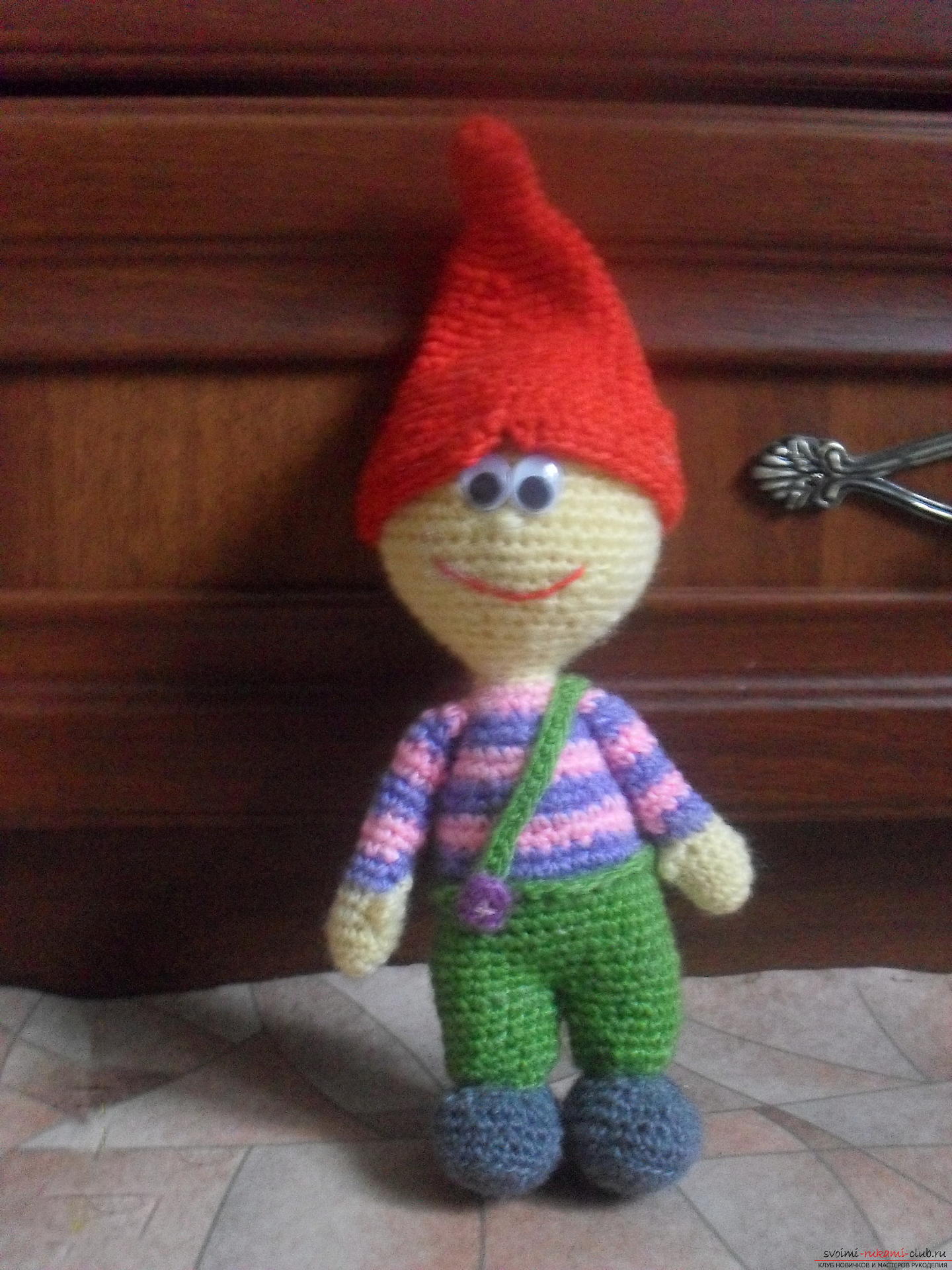 Knitted toys are otherwise called Aimigurumi, they are easy to create with their own hands. Crafts in the form of amigurumi are given to children for any holidays .. Photo №1