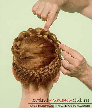 We learn to make a hairdo for the wedding with our own hands. Photo №13