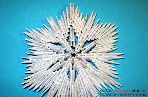 Snowflake from origami modules - formation of snowflakes on the basis of the origami scheme. Photo №4