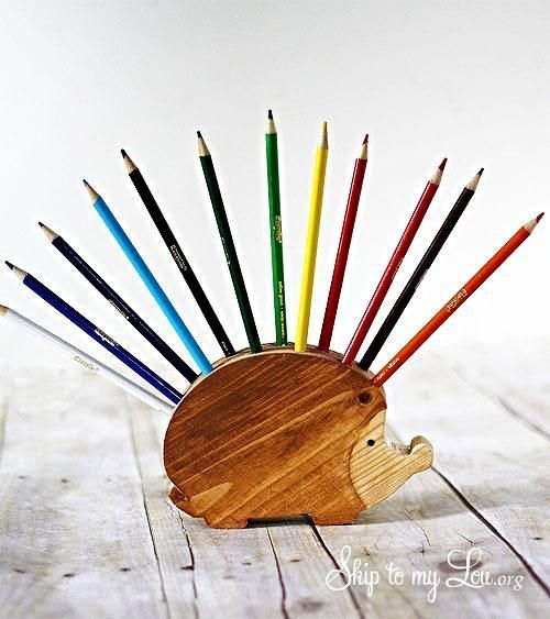 Drewniane stojaki ołówków