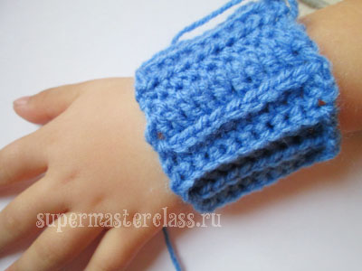 Crochet baby mittens: master class