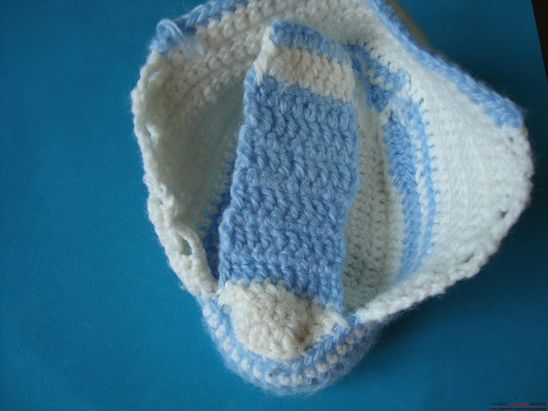 Step-by-step instruction on crocheting sneakers for a boy. Photo №29
