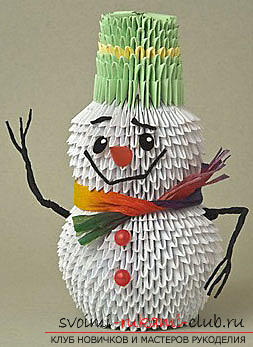 How to make a beautiful handmade in the technique of modular origami, step-by-step photos and a description of the work on creating a charming snowman and a bright swan from modules of different colors. Photo # 2