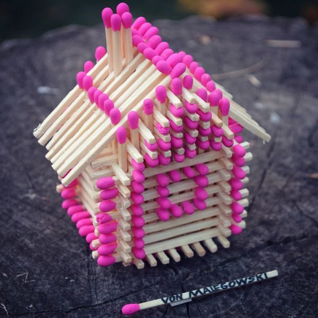 How to make a house of matches