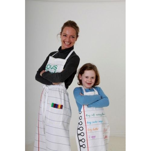 Aprons, which can be painted with felt-tip pens