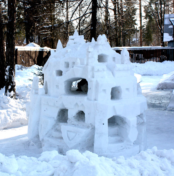 Саморобний сніговий палац