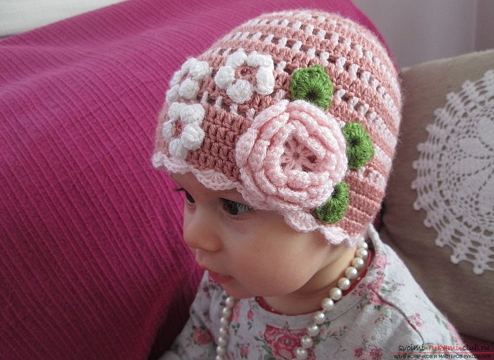 Egy gyönyörű rózsaszín kalap a lány számára csodálatos ajándék lesz a lányának, ha maguk kötik a kötőtűjét. Fotó5
