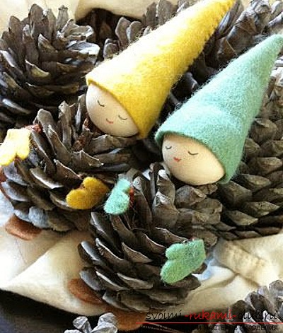 Original crafts made of cones. Photo №4