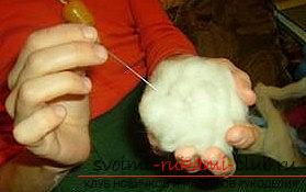 Felting a Christmas snowman with his own hands is a technique of wet and dry felting. Photo №1