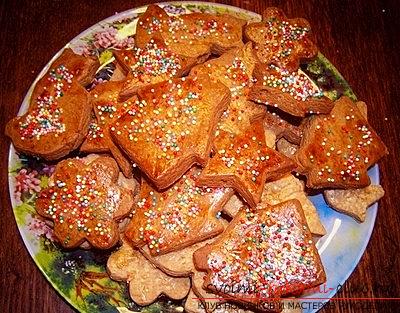The lesson of simple baking New Year cookies for Christmas Eve is a master class. Photo №1