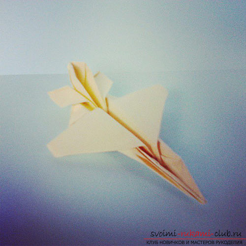 How to make a paper plane in origami style. Scheme for creating an airplane and a photo .. Photo # 1