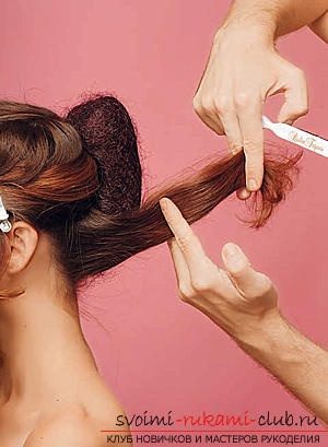 Cómo hacer un peinado nupcial interesante para cabello mediano con tus propias manos. Foto №6