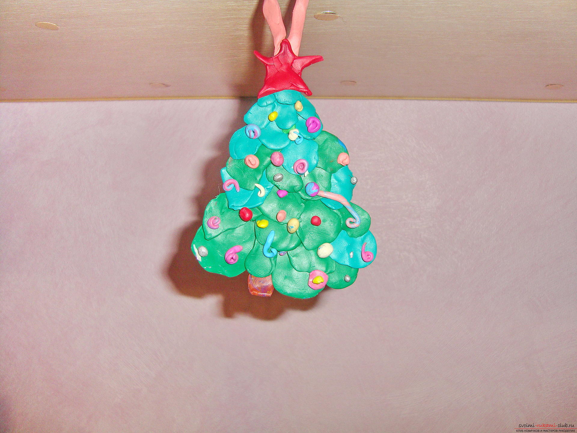 Every child dreams of magic on the eve of the New Year, so he will be interested in the New Year's craft in the form of a Christmas tree made of plasticine .. Photo №1