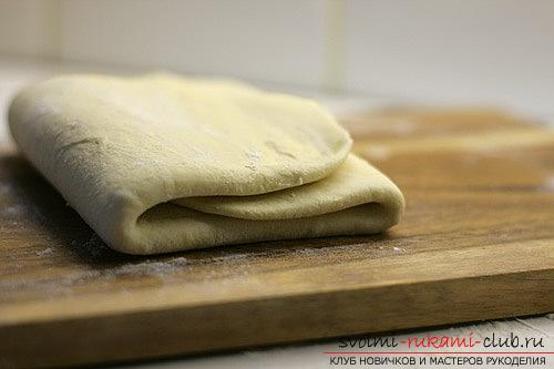 Make a puff pastry with your own hands without yeast: cooking and baking with a photo. Photo №1