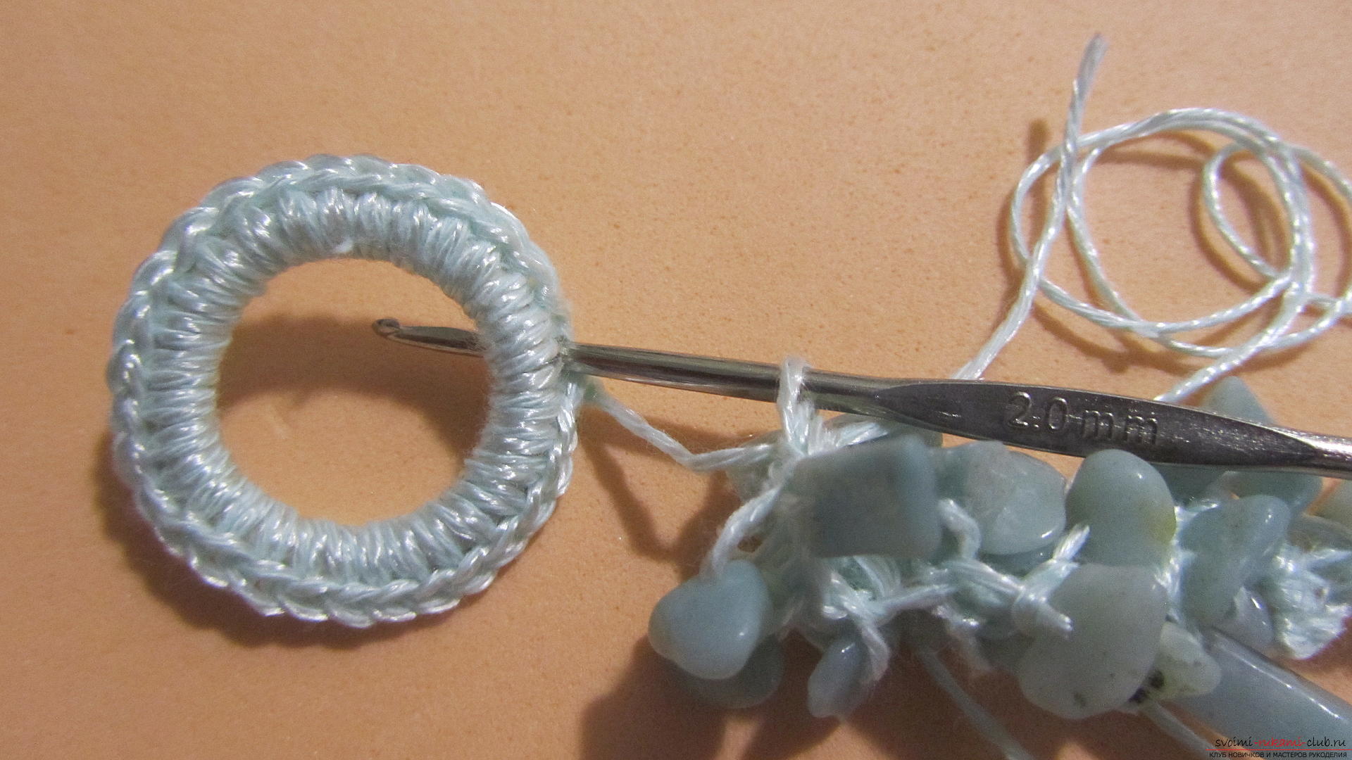 Denne mesterklasse vil lære dig at lave smykker selv, en hjemmelavet halskæde kan hækles. Foto nummer 18